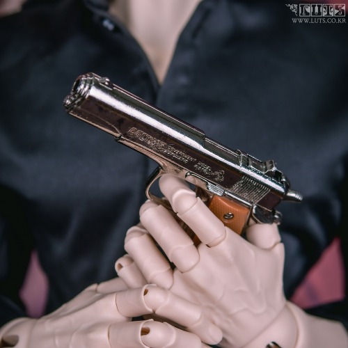 1/2 Colt M1911 Pistol
